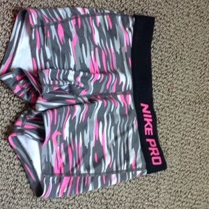 Girls NIKE pros dri-fit
